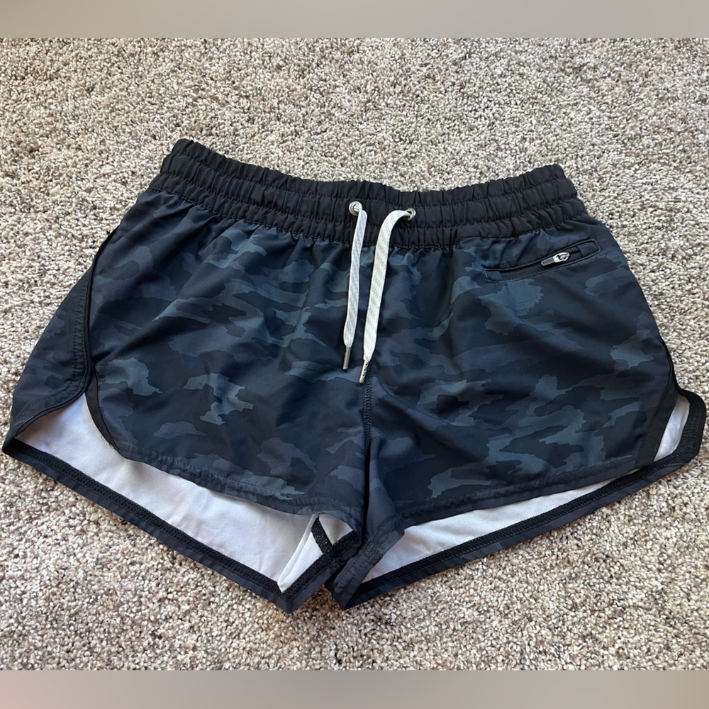 Vuori Shorts - Size Small - Barely Worn - Camo Print